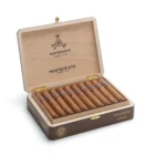 Οπτικά, το Montecristo Linea 1935 Maltés είναι πανέμορφο με ένα καφέ, απαλό μελί πολύ λαμπερό wrapper. Έχει γήινες γεύσεις καθόλη τη διάρκεια.