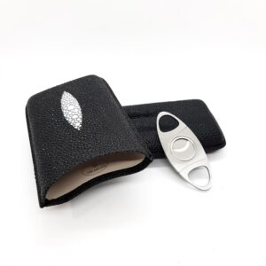 Black Leather Case With Metallic Cigar Cutter for 3 Cigars Ring 50 (4054), μαύρη δερμάτινη πουροθήκη για 3 πούρα, μαζί με πουροκόφτη