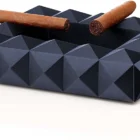 Quasar Matte Midnight Blue Σταχτοδοχείο σκούρο μπλε μεταλλικό με δύο πούρα επάνω