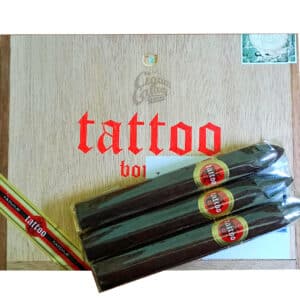 Tattoo Bonito Torpedo πούρο Νικαράγουα Εκουαδόρ πάνω στο ξύλινο κουτί τους