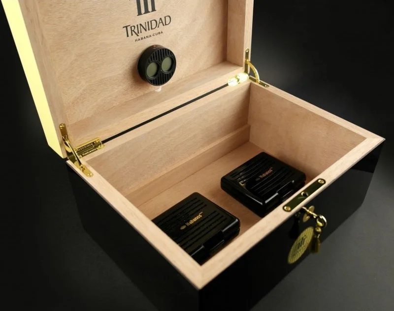 trinidad humidor υγραντήρας πούρων για 75 πούρα χρώμα κίτρινο-μαύρο ανοιχτό καπάκι