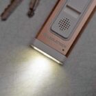 Ledlenser φακός LED φως χρυσό χρώμα με συναγερμό και λουράκι