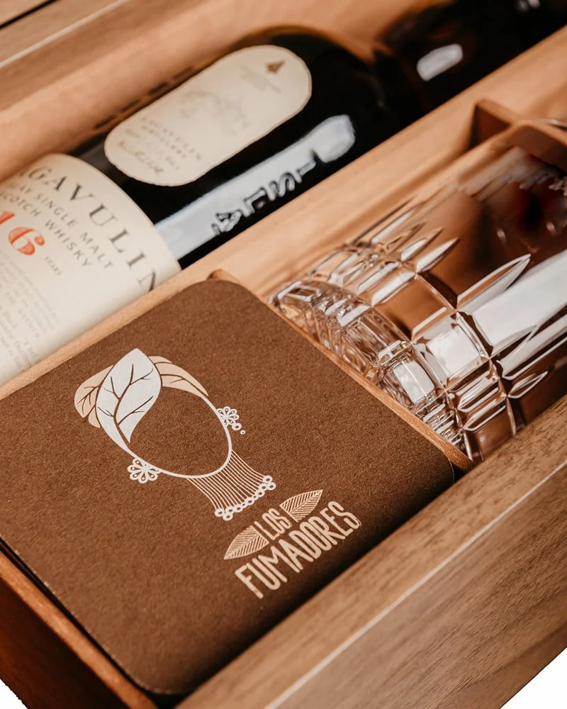 cajas limitadas cigar box κουτί πούρων ξύλινο μπουκάλι ποτήρι λογότυπο los fumadores