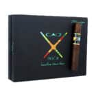 CAO - Bx3 ( Brazilian Times Three) Robusto πούρο, πάνω στο ξύλινο μαύρο κουτί του
