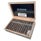 Ανακαλύψτε την υπέρτατη απόλαυση με το Silencio Black Gigante, το απόλυτα ισορροπημένο πούρο με μεσαίο σώμα που θα απογειώσει τις αισθήσεις σας!
