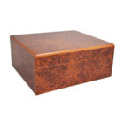 Ξύλινο humidor-set σε καφέ χρώμα κερασιάς για 25 πούρα. Με υγρόμετρο και υγραντικό στοιχείο, πουροκόφτη, δερμάτινη θήκη και σταχτοδοχείο!