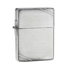 Το Zippo 1935 Replica with Slashes αποτελεί πιστή αναπαραγωγή του πρώτου αναπτήρα Zippo που κυκλοφόρησε τη δεκαετία του ’30.