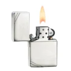Το Zippo 1935 Replica with Slashes αποτελεί πιστή αναπαραγωγή του πρώτου αναπτήρα Zippo που κυκλοφόρησε τη δεκαετία του ’30.