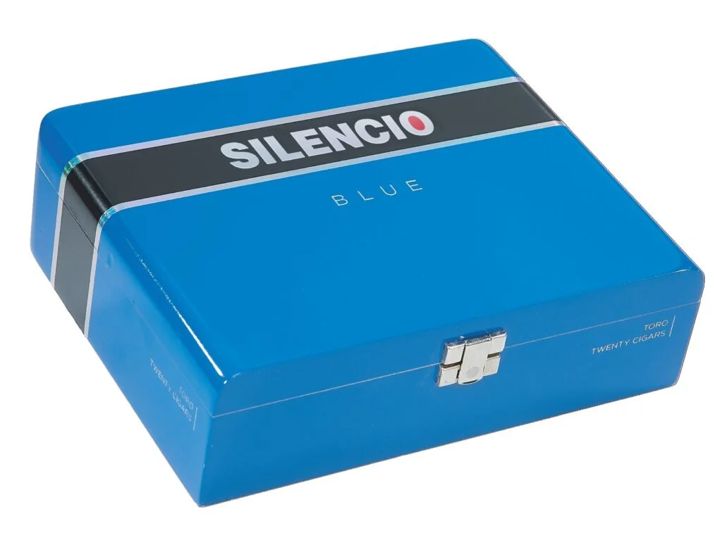 Ανακαλύψτε την υπέρτατη απόλαυση με το Silencio Blue Toro, το απόλυτα ισορροπημένο πούρο με μεσαίο σώμα που θα απογειώσει τις αισθήσεις σας!