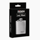 Ανοξείδωτο φλασκι Zippo 3oz (88,7ml) με καμπύλο σχεδιασμό και ασφαλές καπάκι. Κομψό, πρακτικό και ιδανικό για καθημερινή χρήση. Ποιότητα Zippo.