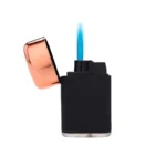 Πρακτικός αναπτήρας / φλόγιστρο torch σε 4 χρώματα. Με αντιολισθητική επίστρωση και μονή φλόγα. Πολύ πρακτικός, με μεγάλη δεξαμενή.