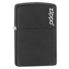 Ο Zippo Classic Black Matte 218 είναι ένα διαχρονικό αξεσουάρ με αναγνωρίσιμο μαύρο ματ φινίρισμα που εκπέμπει στυλ και απλότητα.