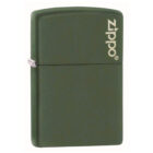 Ο Zippo Classic Green Matte είναι ένα διαχρονικό αξεσουάρ με αναγνωρίσιμο πράσινο ματ φινίρισμα που εκπέμπει στυλ και απλότητα.