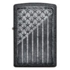 Ο Zippo Iron Stone – Stars & Stripes είναι ένας αναπτήρας με ξεχωριστή ρετρό-πατριωτική αισθητική. Φέρει την αμερικανική σημαία σε φόντο «Iron Stone».