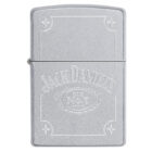 Zippo με το εμβληματικό στυλ του Jack Daniel’s “Old No. 7”. Ένας αναπτήρας με την παράδοση της μαύρης ετικέτας και έναν elegant χαρακτήρα.