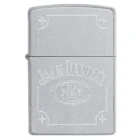 Zippo με το εμβληματικό στυλ του Jack Daniel’s “Old No. 7”. Ένας αναπτήρας με την παράδοση της μαύρης ετικέτας και έναν elegant χαρακτήρα.