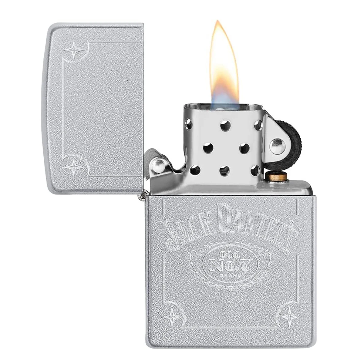 Zippo με το εμβληματικό στυλ του Jack Daniel’s “Old No. 7”. Ένας αναπτήρας με την παράδοση της μαύρης ετικέτας και έναν elegant χαρακτήρα.
