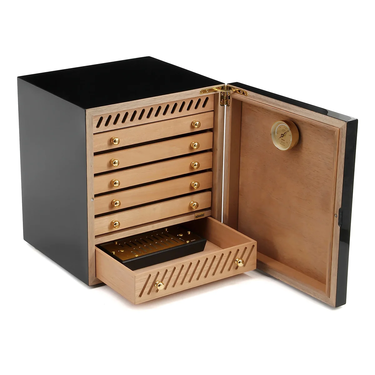 Το Adorini Cabinet Black είναι ένα κομψό και λειτουργικό cabinet humidor, ιδανικό για τη σωστή φύλαξη και οργάνωση πούρων.