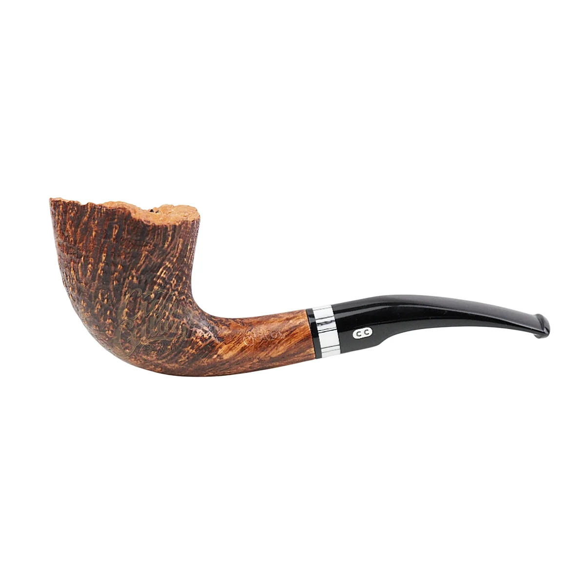 chacom_2025_900_1 Η Chacom Pipe of the Year 2025 αποτελεί μία από τις πιο εκλεπτυσμένες δημιουργίες της παραδοσιακής γαλλικής εταιρείας. Κατασκευασμένη στο Saint-Claude.