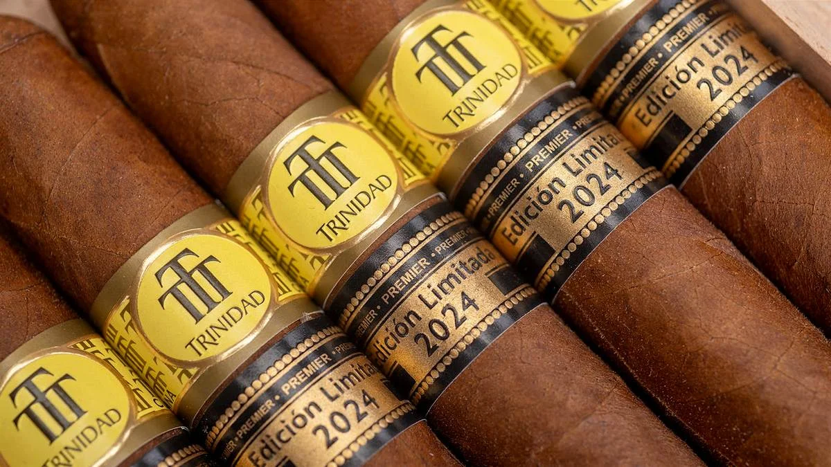 Το Trinidad Cabildos Edición Limitada 2024 αποτελεί μια συλλεκτική δημιουργία που τιμά τα 55 χρόνια της θρυλικής μάρκας Trinidad.