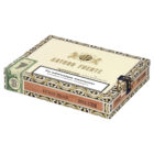 Το Arturo Fuente Curly Head Deluxe Natural αποτελεί ένα από τα πιο προσιτά και αξιόπιστα πούρα της οικογένειας Fuente, εκφράζοντας τη φιλοσοφία της μάρκας.