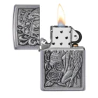 Ο Zippo Skull & Angel Emblem (49442) ξεχωρίζει με το εντυπωσιακό του σχέδιο, συνδυάζοντας gothic στοιχεία με μοντέρνα αισθητική.