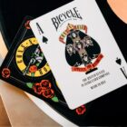 Η συλλεκτική τράπουλα Bicycle Guns N’ Roses Appetite for Destruction φέρνει την ενέργεια ενός από τα πιο εμβληματικά άλμπουμ της rock ιστορίας στο τραπέζι.