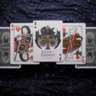 Ιδανική για συλλογή, η τράπουλα Game of Thrones από τη Theory11, θα μεταφέρει κάθε παιχνίδι σε άλλη διάσταση.