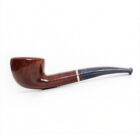 Η Savinelli Lunaria ξεχωρίζει για το ακρυλικό της επιστόμιο, με τόνους που θυμίζουν το φως της σελήνης, από ανοιχτό έως σκούρο γκρι.
