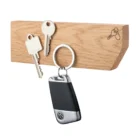 Η HOLZWEG KEY BOARD της TROIKA συνδυάζει minimal αισθητική, φυσικά υλικά και έξυπνη λειτουργικότητα για το σπίτι ή το γραφείο.