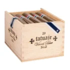 Το Tatuaje Verocú Blue No. 2 είναι ένα εξαιρετικό πούρο μέτριας προς γεμάτης έντασης, που προσφέρει πλούσια αρώματα ξύλου, μπαχαρικών και γήινων τόνων.